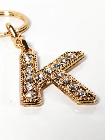 K Harfi Taşlı Gold Renk Metal Anahtarlık – Şık ve Işıltılı Harf Tasarımı