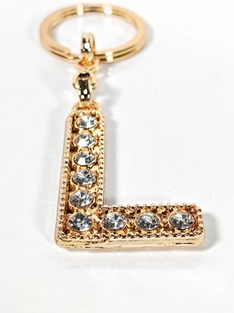 L Harfi Taşlı Gold Renk Metal Anahtarlık – Şık ve Işıltılı Harf Tasarımı