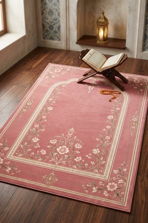 Pembe Klasik Desenli Dijital Baskı Seccade – Geleneksel Motifli Namaz Seccadesi
