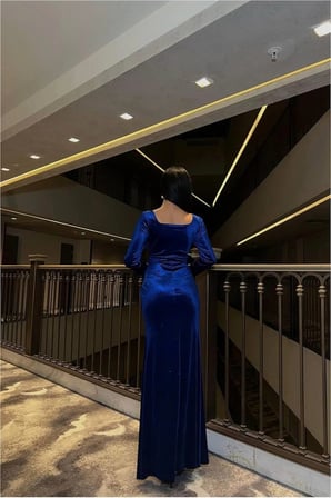 HOBİBAHÇEM Kadife Kumaş Taş Abiye Yaka Elbise Detaylı Kare · Renk: Saks · Beden: M HB006