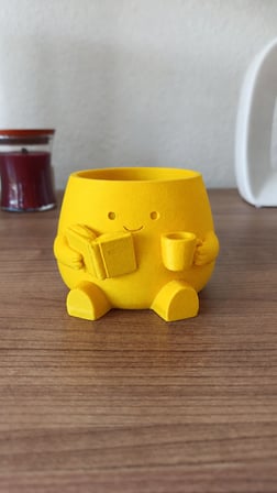 HOBİBAHÇEM 3D Baskı Kitap Okuyan Saksı - Kupa Tutan Sevimli Saksı-Sarı HB006