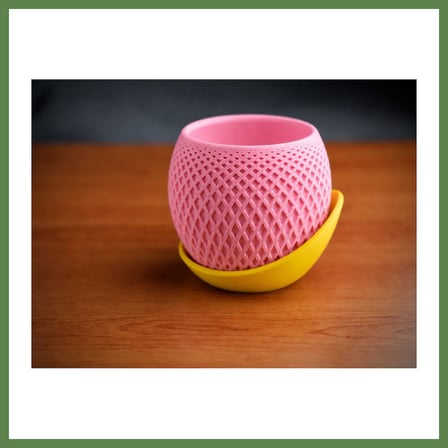 HOBİBAHÇEM 3D Baskı Küre Saksı - Kafes Dokulu İki Parçalı Dekoratif Saksı - Pembe-Sarı HB006