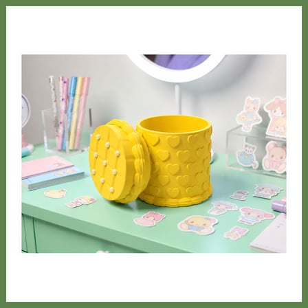 HOBİBAHÇEM 3D Baskı Kabartma Kalp Desenli Kapaklı Kalemlik - Masaüstü Organizer - Sarı HB006