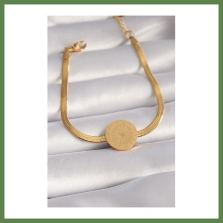 HOBİBAHÇEM 316L Çelik Gold Renk İtalyan Zincir Model İşlemeli Madalyon Figür Kadın Bileklik HB006