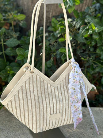 Hasır Görünümlü Kadın Kol Çantası. Flar renkleri farklılık gösterebilir