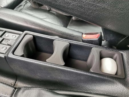 Bmw 5 Serisi E34 Bardak Tutucu ve Organizer - Bmw Logolu