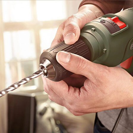 Bosch Darbeli Matkap 600 Watt + 25 Parça Vidalama Ucu Seti