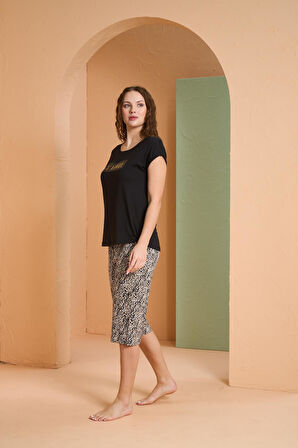 Pjs Kadın Leopar Desenli Yuvarlak Yaka Kısa Kollu Rahat Kapri Pijama Takım