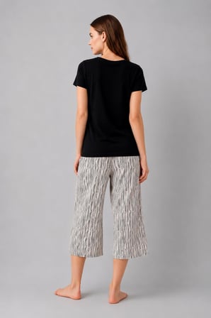Pierre Cardin Paris Premium KadınBüyük Beden Modal Pamuklu Rahat Kesim Kısa Kollu Kapri Pijama Takım