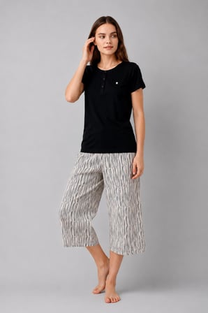 Pierre Cardin Paris Premium KadınBüyük Beden Modal Pamuklu Rahat Kesim Kısa Kollu Kapri Pijama Takım