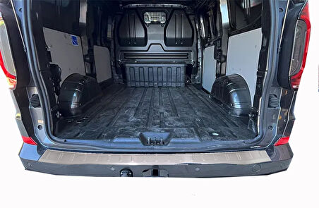 VW T7 Transporter Arka Tampon Eşiği Krom 2024 Ve Sonrası Modeller İçin