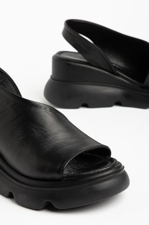 Suins Helora Model Arkası Lastikli Dolgu Topuk Sandalet