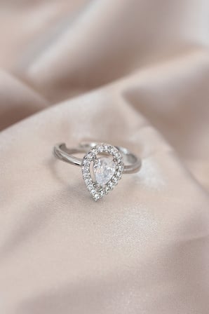 Ayarlamalı Silver Renk Metal Zirkon ve Kristal Taşlı Damla Model Yüzük 5886