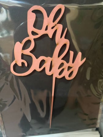Özel Üretim Etkinlik Süsü Hatıra Kutlama Objesi OH BABY PEMBE AHŞAP PASTA ÜZERİ SÜS