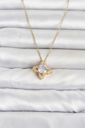 316L Çelik Zincir Gold Renk Yonca Model Kadın Kolye 5886