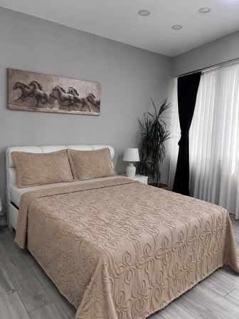 HİRA MODEL ÇİFT KİŞİLİK YATAK ÖRTÜSÜ