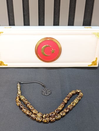 ALTIN VARAKLI TESBİH SİYAH PÜSKÜL