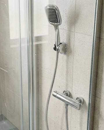 Siyah Duş Başlığı Seti Spiral Hortumlu El Duşu ve Duvar Askısı Banyo Seti