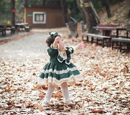 Yeşil Krem Vintage Kız Bebek Elbisesi, Özel Dikim Kız Çocuk Elbisesi, Doğum günü elbisesi, fotoğraf