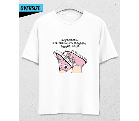 Farklı Frekans Oversize T-Shirt – Tarzı da Düşüncesi de Özgün Beyaz
