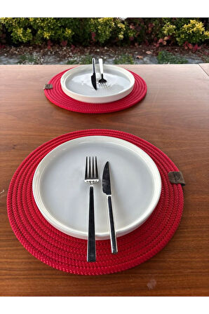 Kırmızı Yılbaşı Temalı Hasır Görünümlü Yuvarlak Supla – Leke Tutmaz, El Yapımı – 33x33 Cm