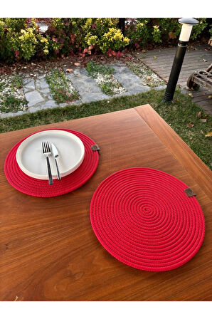 Kırmızı Yılbaşı Temalı Hasır Görünümlü Yuvarlak Supla – Leke Tutmaz, El Yapımı – 33x33 Cm