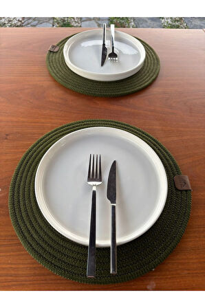 Yeşil Yılbaşı Temalı Hasır Görünümlü Yuvarlak Supla – Leke Tutmaz, El Yapımı – 33x33 Cm