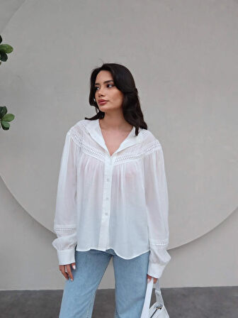 Beyaz Dantel Detaylı Oversize Gömlek