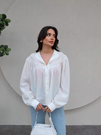Beyaz Dantel Detaylı Oversize Gömlek