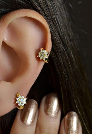 Gold Taşlı Çiçek Piercing Tragus Helix Kıkırdak