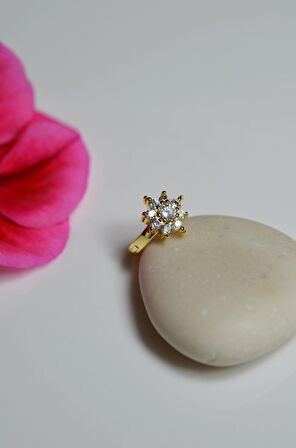 Gold Taşlı Çiçek Piercing Tragus Helix Kıkırdak