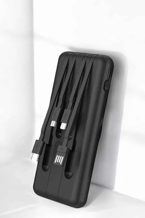 Hızlı Şarj Dijital Göstergeli Powerbankli Çoklu Şarj Özelliği