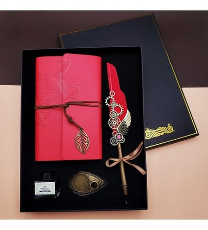 Kişiye Özel İsimli Newton Beşiği Masa Saati ve Divit Hokka Tüylü Kalemli Defter Seti – Şık Dekoratif