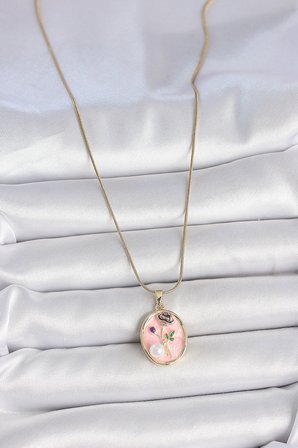 316L Çelik Gold Renk Zincir Pembe Çiçek İşlemeli İnci Detay Portre Model Kadın Kolye 5886