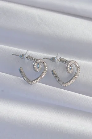 Pirinç Gümüş Renk Zirkon Taşlı Kıvrımlı Yarım Kalp Küpe 5886