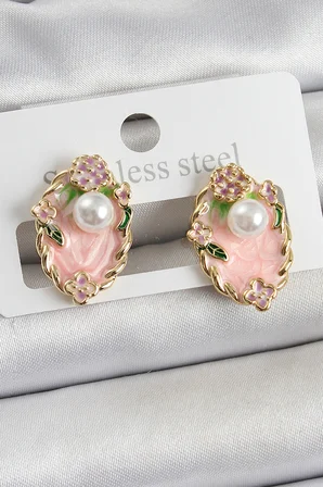 Pirinç Pembe Mineli İnci Detaylı Sanatsal Portre Model Gold Renk Kadın Küpe 5886