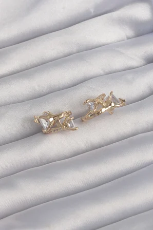 Pirinç Gold Renk İri Zirkon Taşlı Kıvrımlı Minimal Kelebekli Halka Küpe 5886