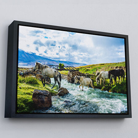 Altın Çerçeveli Dereden Geçen Atlar Manzaralı Dekoratif Kanvas Tablo