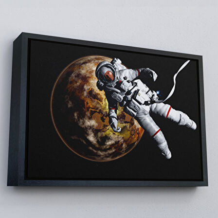 Altın Çerçeveli Gezegenin Arka Planındaki Astronot Kanvas Duvar Tablosu