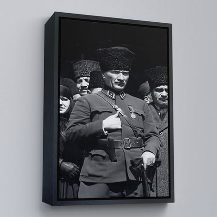 Altın Çerçeveli Atatürk Portre Tablosu Mustafa Kemal Atatürk Dikdörtgen Dekoratif Kanvas Tablo