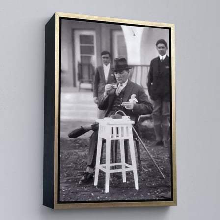 Beyaz Çerçeveli Atatürk Portre Tablosu Mustafa Kemal Atatürk Dikdörtgen Dekoratif Kanvas Tablo