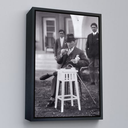 Beyaz Çerçeveli Atatürk Portre Tablosu Mustafa Kemal Atatürk Dikdörtgen Dekoratif Kanvas Tablo