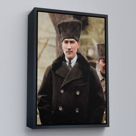 Siyah Çerçeveli Atatürk Portre Tablosu Mustafa Kemal Atatürk Dikdörtgen Dekoratif Kanvas Tablo
