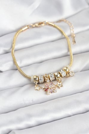 Pirinç Gold Renk Renkli Yıldız Charmlı Kadın Bileklik 5886