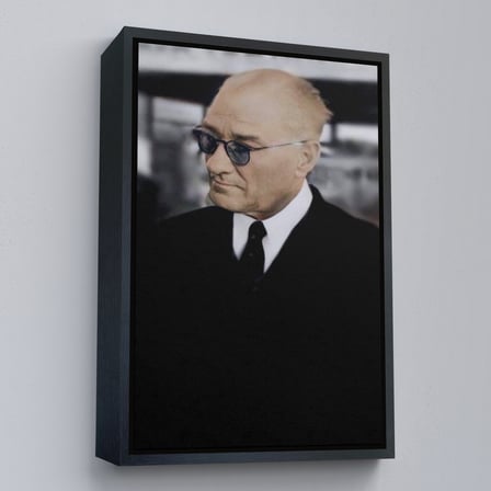 Kahverengi Çerçeveli Atatürk Portre Tablosu Mustafa Kemal Atatürk Dikdörtgen Dekoratif Kanvas Tablo