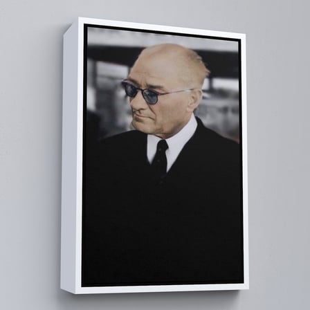 Kahverengi Çerçeveli Atatürk Portre Tablosu Mustafa Kemal Atatürk Dikdörtgen Dekoratif Kanvas Tablo