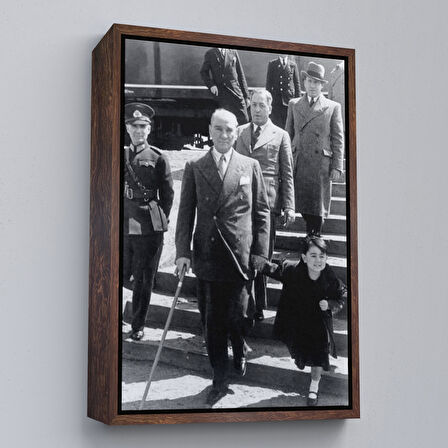 Beyaz Çerçeveli Atatürk Portre Tablosu Mustafa Kemal Atatürk Dikdörtgen Dekoratif Kanvas Tablo