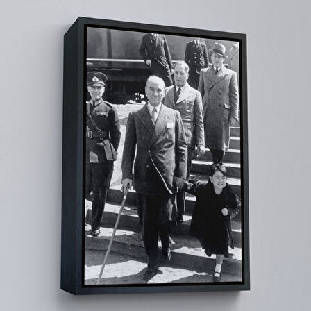 Beyaz Çerçeveli Atatürk Portre Tablosu Mustafa Kemal Atatürk Dikdörtgen Dekoratif Kanvas Tablo