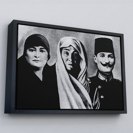 Beyaz Çerçeveli Atatürk Portre Tablosu Mustafa Kemal Atatürk Dikdörtgen Dekoratif Kanvas Tablo