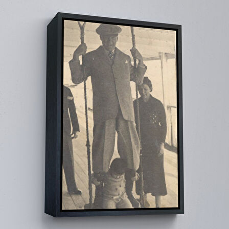 Altın Çerçeveli Atatürk Portre Tablosu Mustafa Kemal Atatürk Dikdörtgen Dekoratif Kanvas Tablo